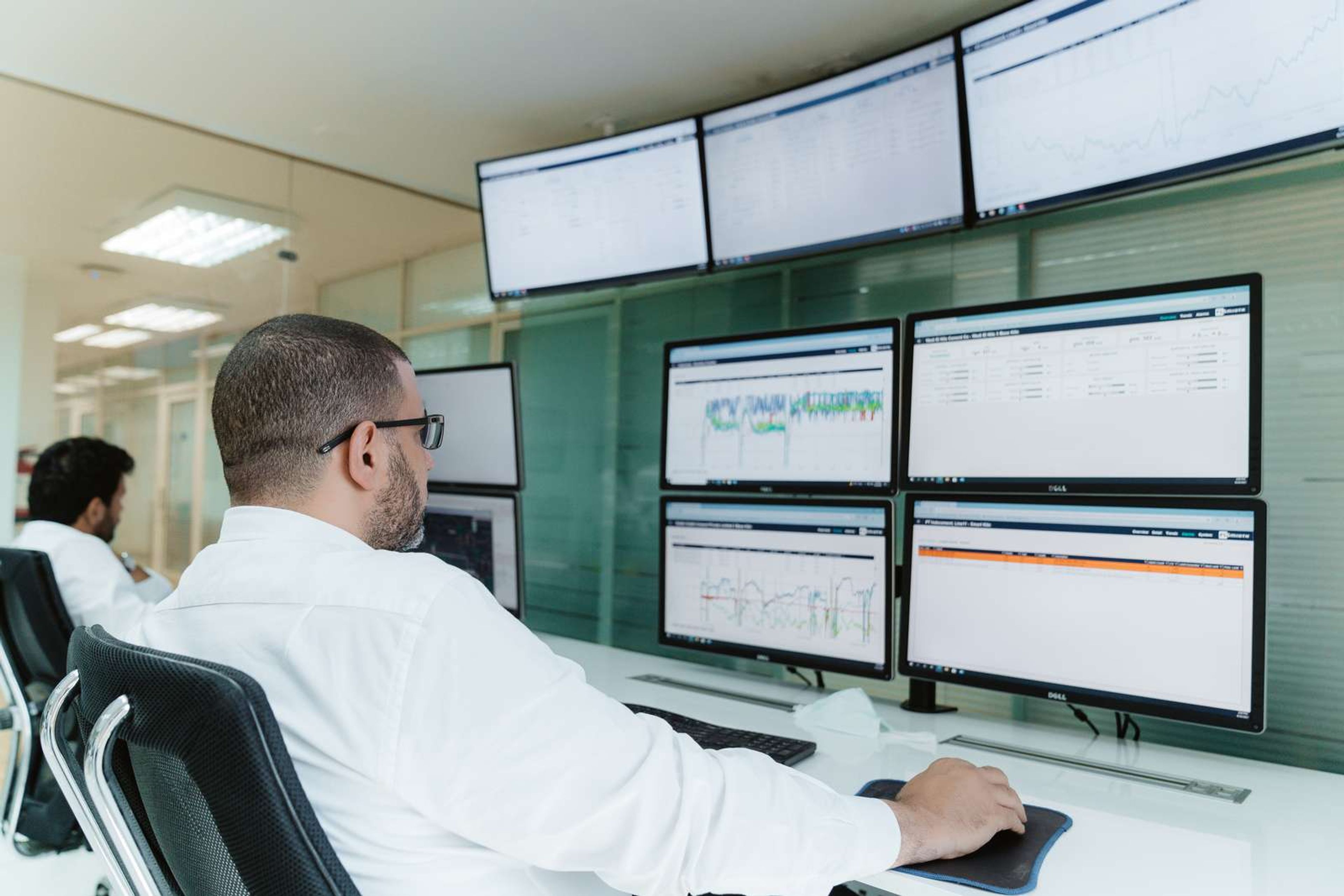 FLSmidth operator monitoring real-time process data in digital cement control center remotely